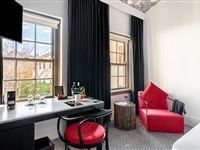 Peppers-Gallery-Hotel-Canberra_Peppers_Queen_Room_6